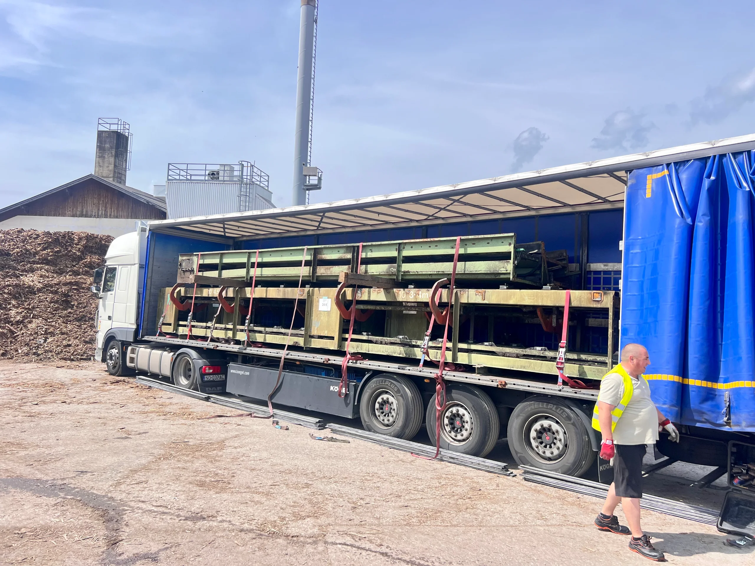Log sorting plant with debarker - Image 22