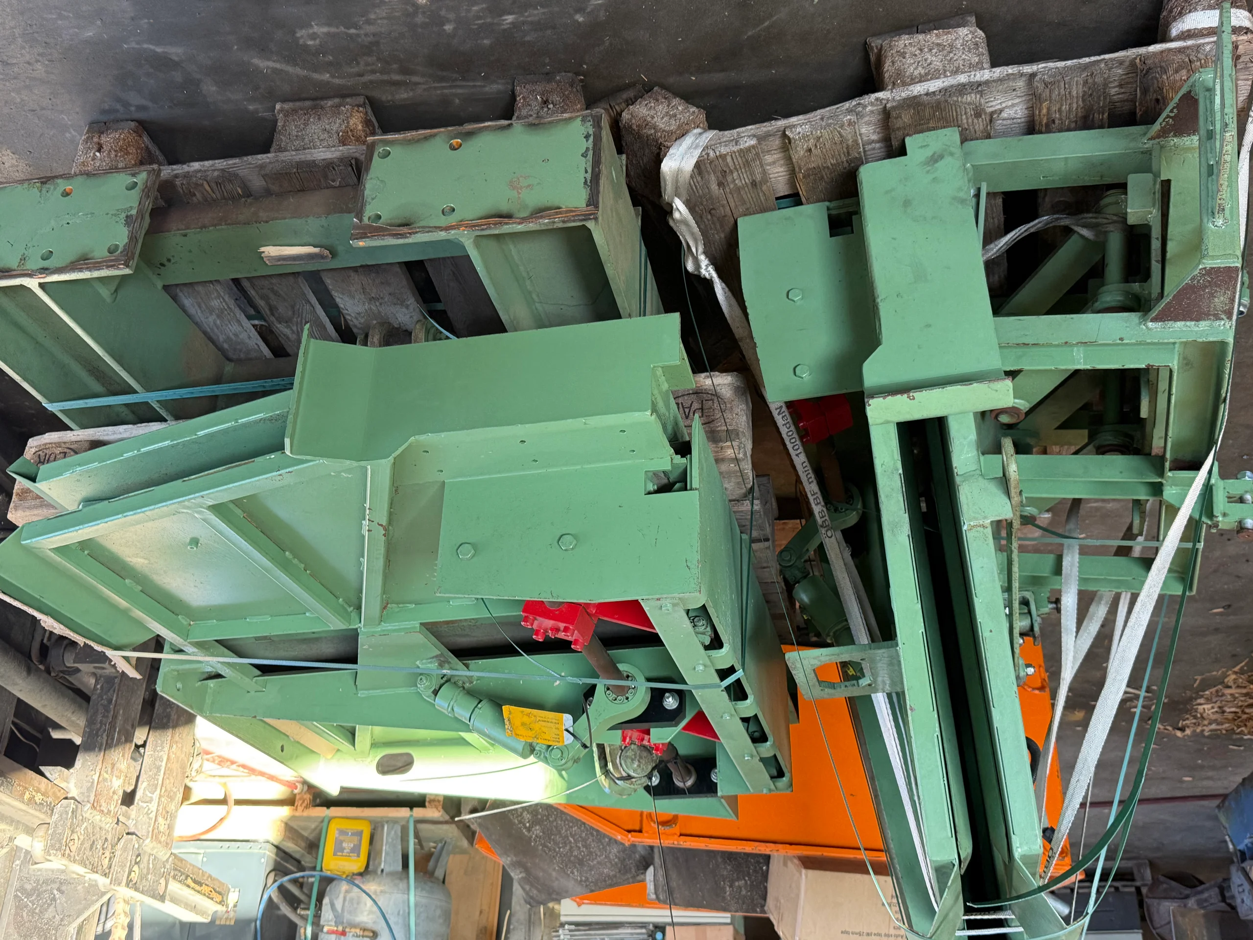 Springer slat laying with magazines - Image 2