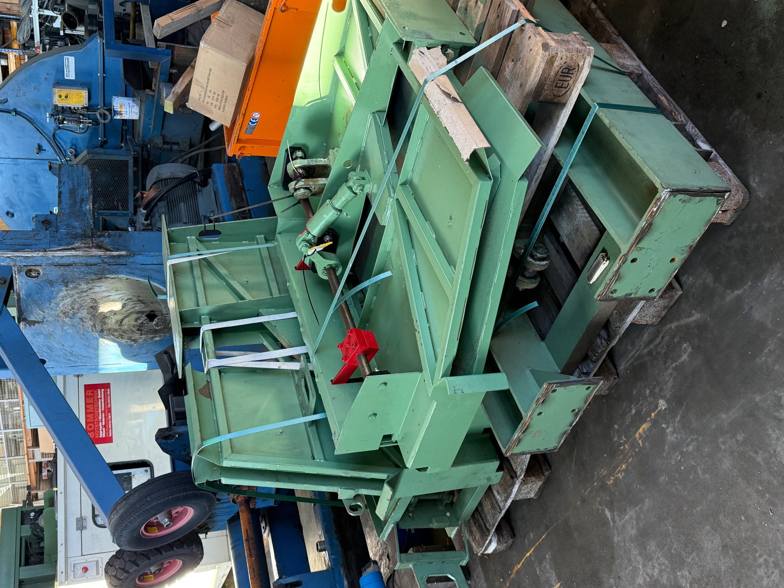 Springer slat laying with magazines - Image 3